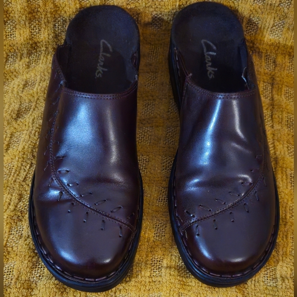 Clarks Dark Brown Leather Slip On Shoes - Size 10M